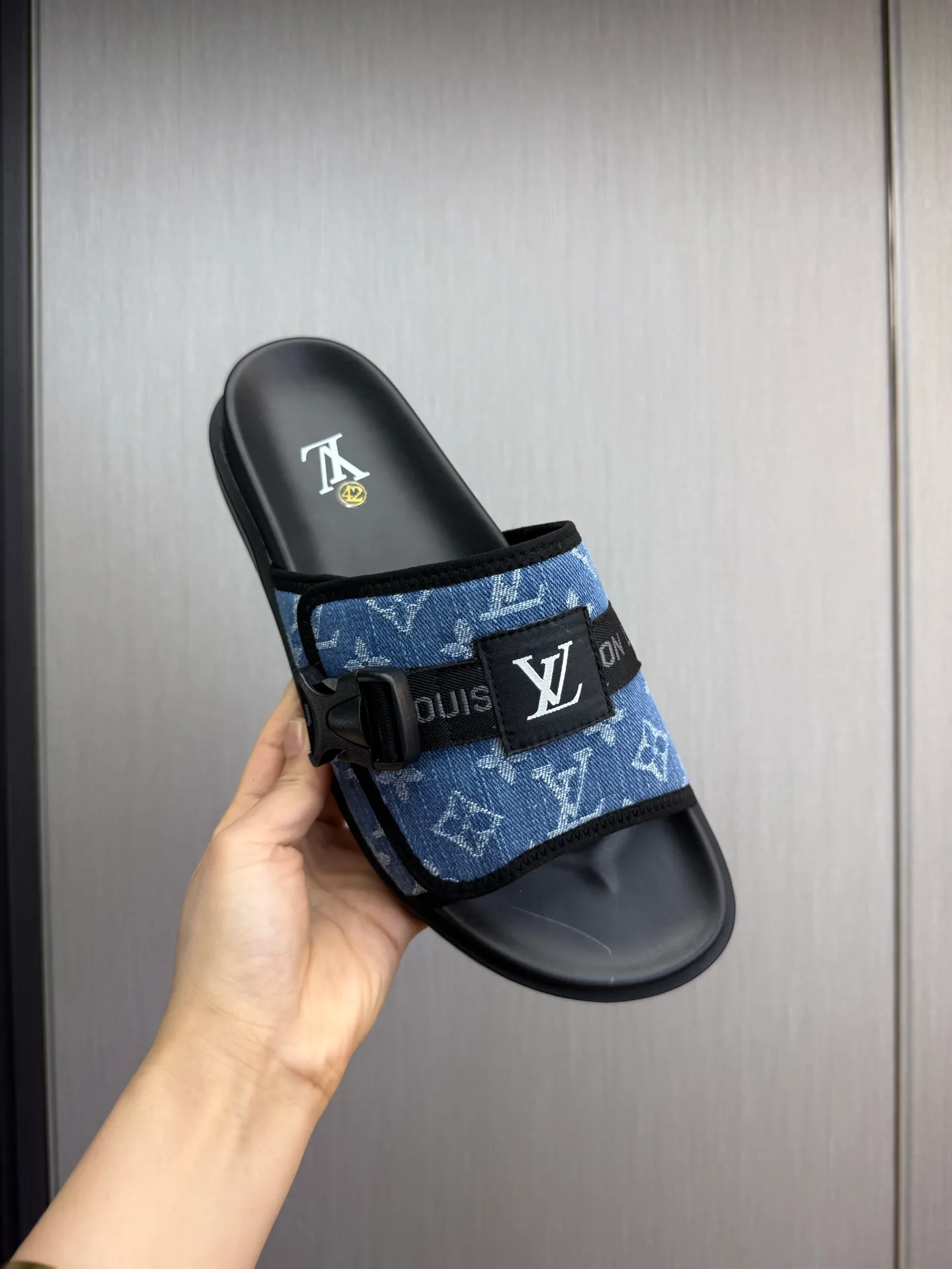 Men's shoes 💰320💰 Lv. hot selling men's slippers 🔥 🩴Official website one to one production 38-45 sizes 45 46 🉑️Customized!